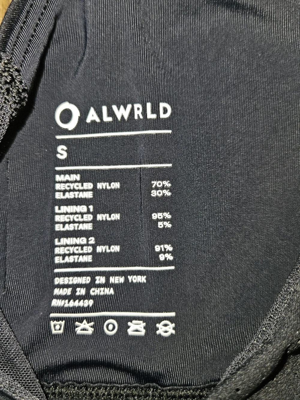 ARWRLD black sports